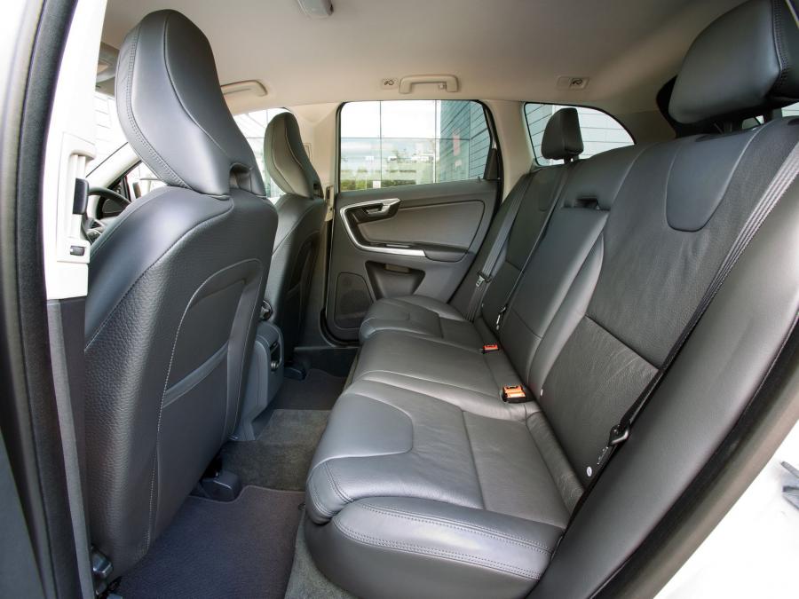  Volvo XC60 2013 года  (UK) (фото 3 из 13)